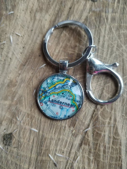 Porte-clefs cabochon 25mm - Recyclage carte routière - Landerneau (29 - Finistère - Bzh)