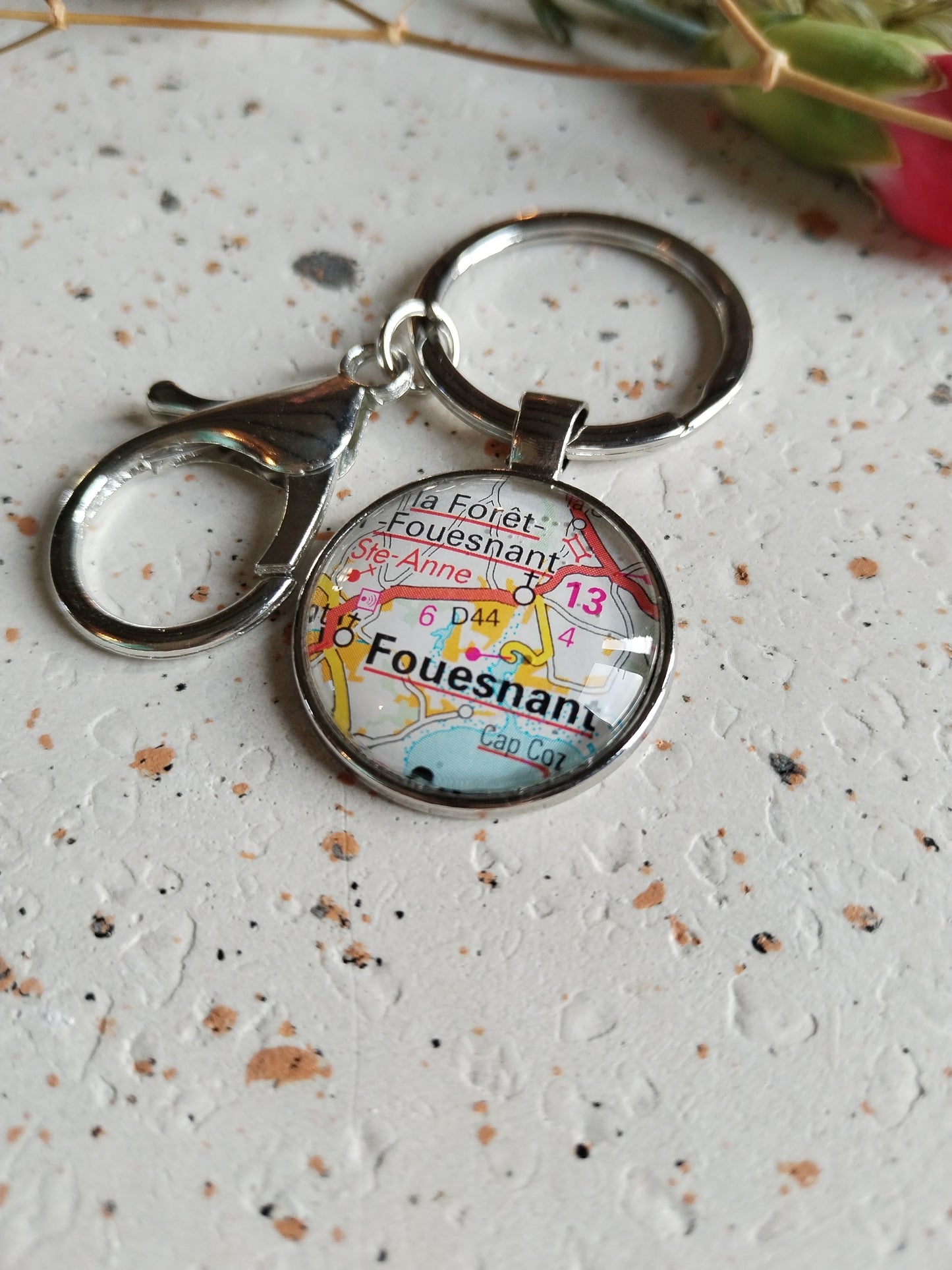 Porte-clefs cabochon 25mm - Recyclage carte routière - Fouesnant (29 - Finistère - BZH)