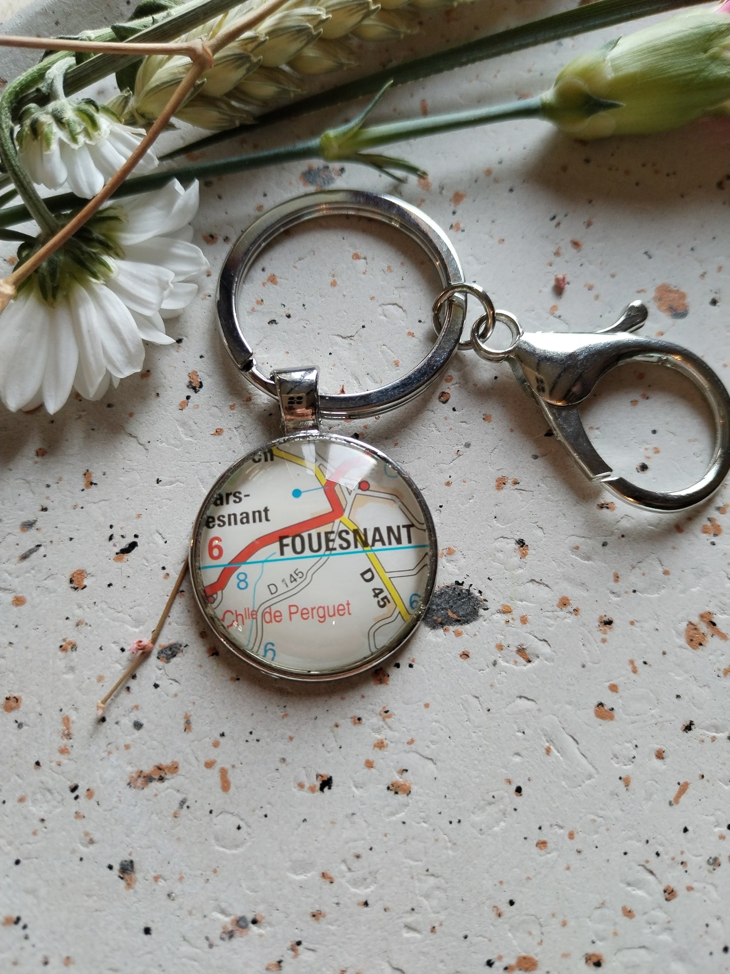 Porte-clefs cabochon 25mm - Recyclage carte routière - Fouesnant (29 - Finistère - BZH)