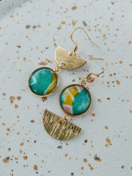 Boucles d'oreilles asymétriques - Cabochons 16mm - Acier inoxydable doré - Papier japonais vert bleu