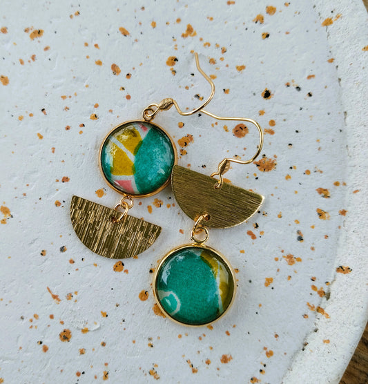 Boucles d'oreilles asymétriques - Cabochons 16mm - Acier inoxydable doré - Papier japonais vert bleu