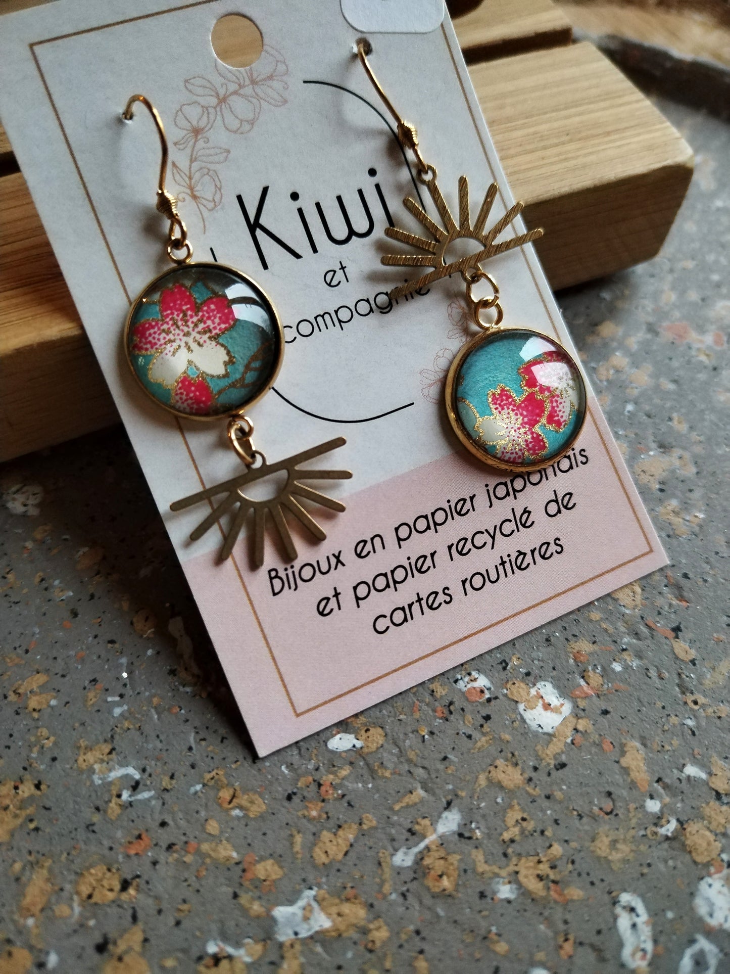 Boucles d'oreilles asymétriques - Cabochons 16mm - Acier inoxydable doré - bleu fleur rose
