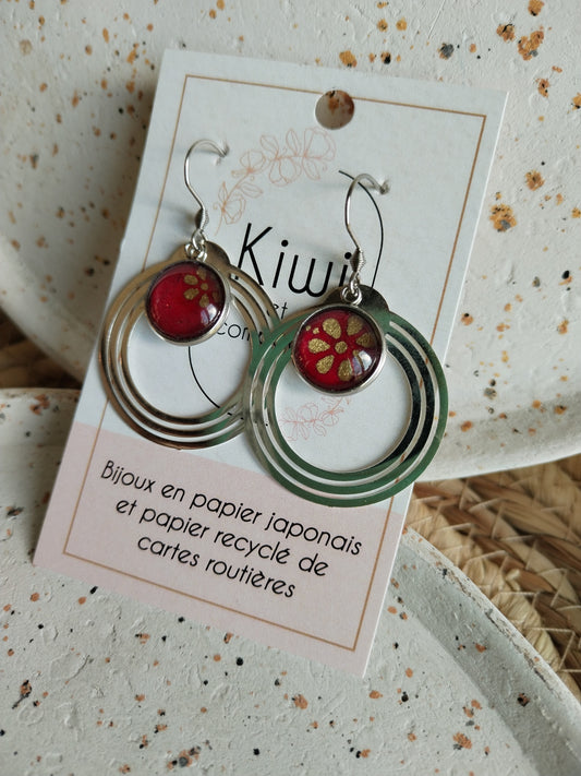 Boucles d'oreilles cabochons ronds 12mm - Métal argenté - fleurs doré fond bordeau + breloque cercle