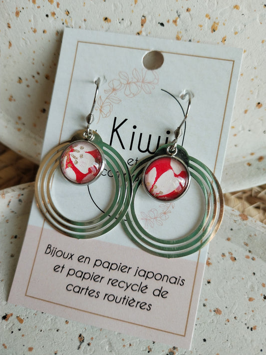 Boucles d'oreilles cabochons ronds 12mm - Métal argenté - fleurs blanches fond rouge + breloque cercle