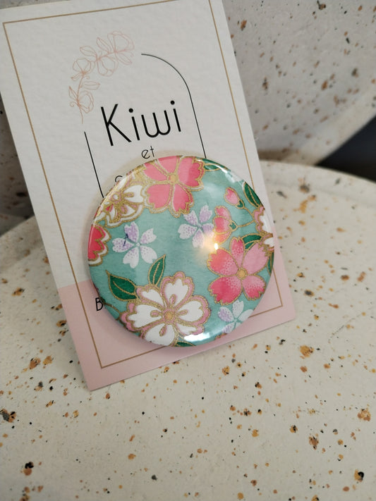 Badge 44 mm - papier japonais,turquoise et fleur