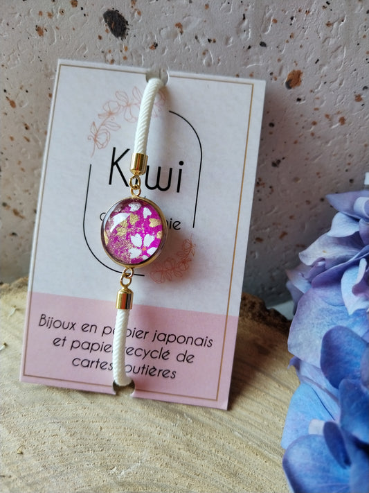 Bracelet réglable en coton blanc - cabochon fuchsia fleur blanche