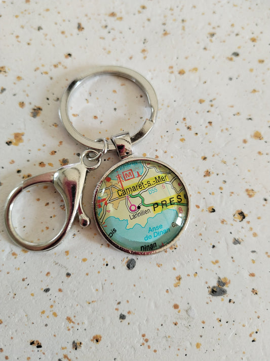 Porte-clé Camaret-sur-Mer – Carte routière recyclée | Souvenir de Bretagne