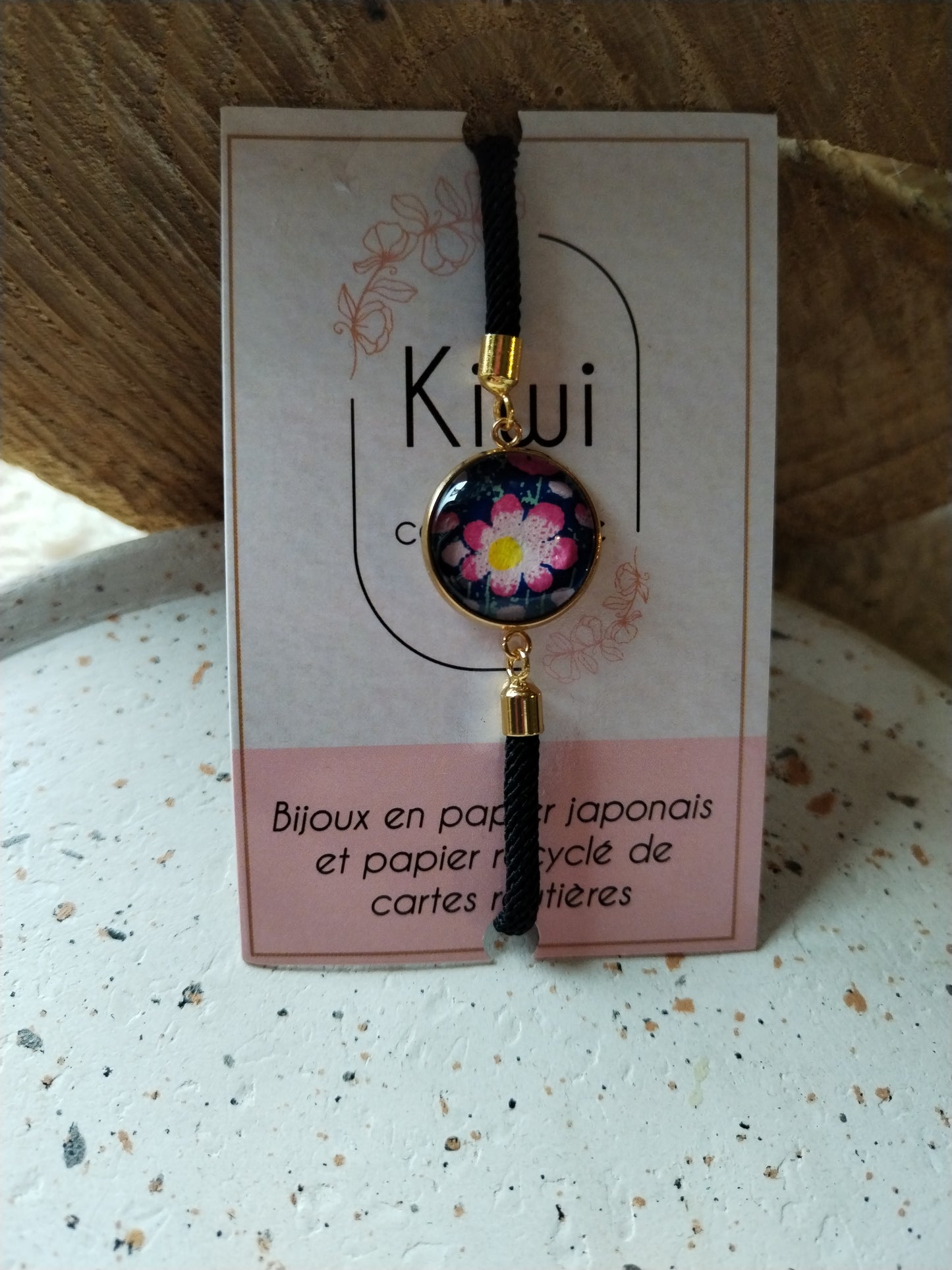 Bracelet réglable en coton noir - cabochon bleu fleur rose