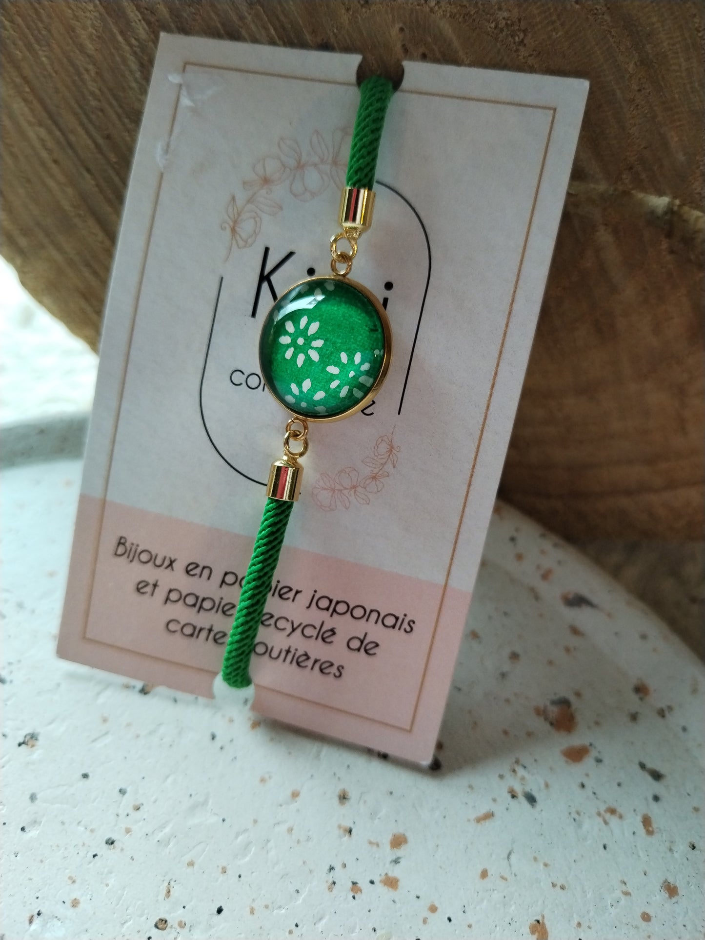 Bracelet réglable en coton vert- cabochon vert