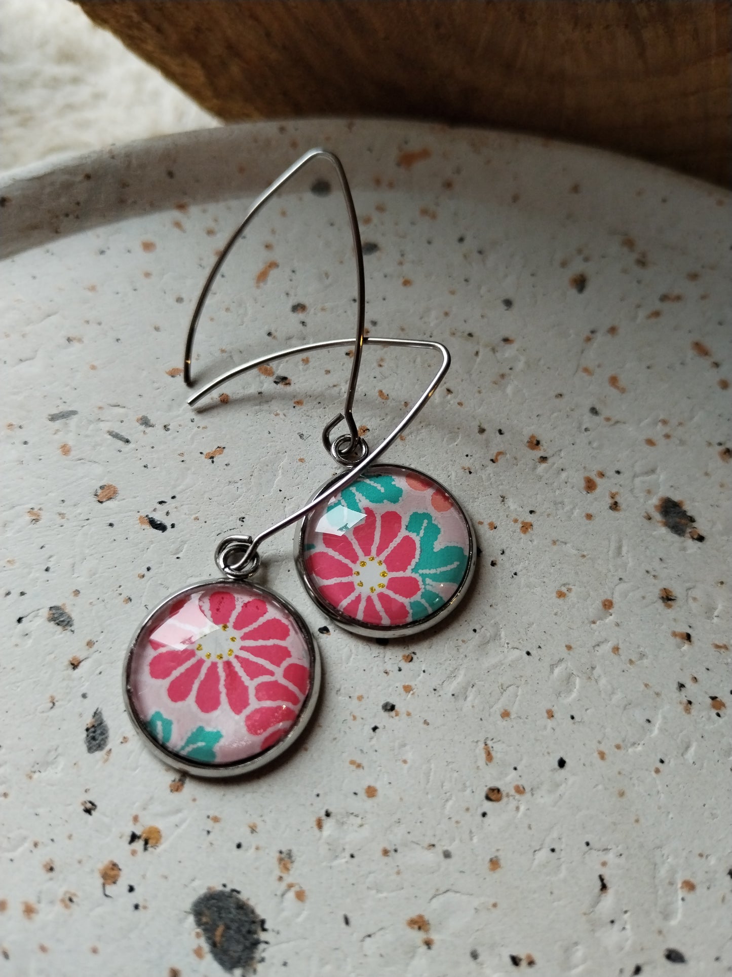 Boucle d’oreilles longue  acier cabochon fleur rose