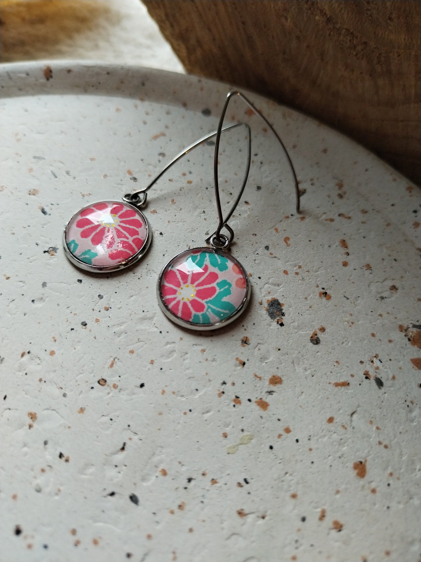 Boucle d’oreilles longue  acier cabochon fleur rose