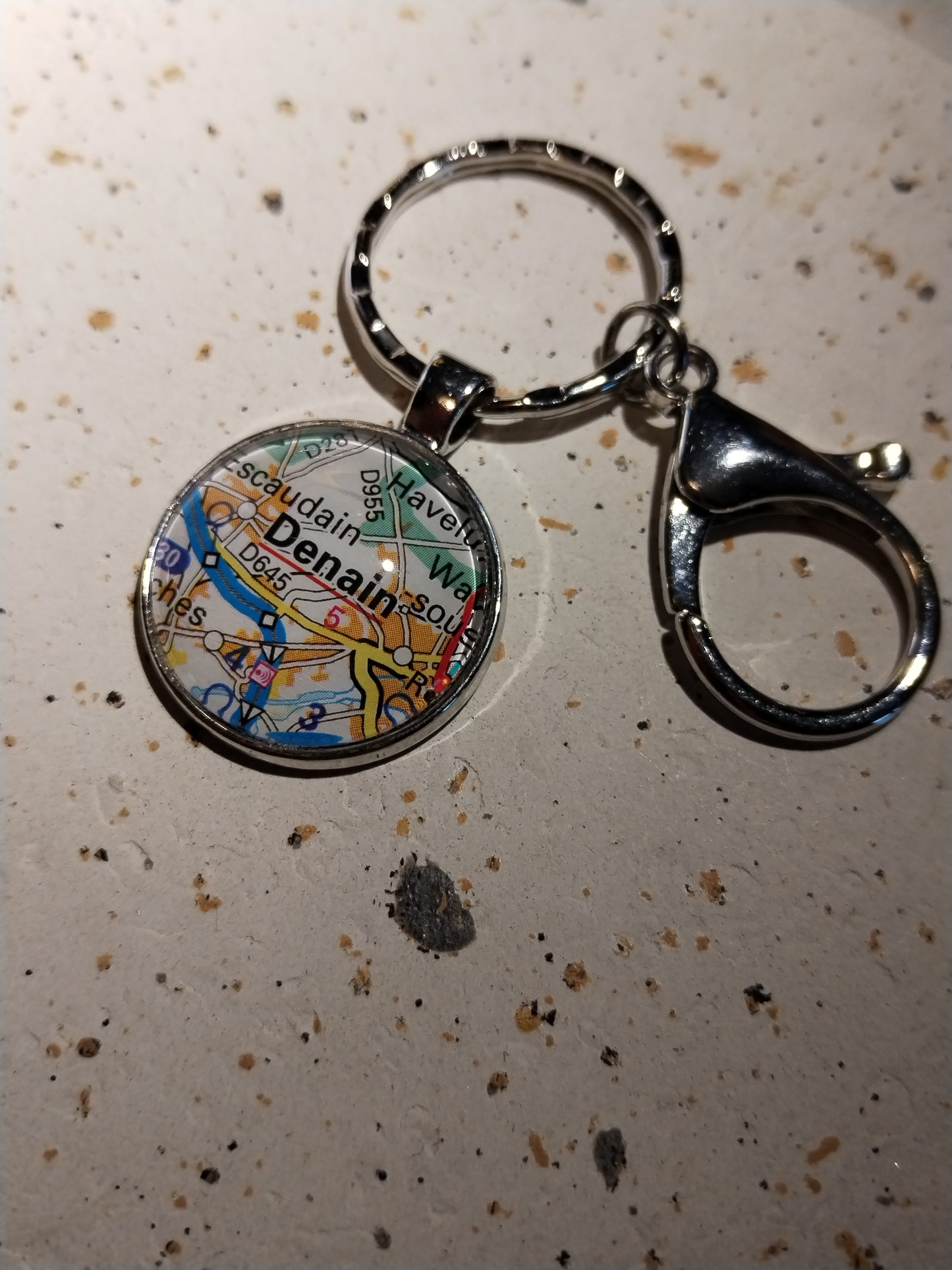 Porte-clefs cabochon 25mm - Recyclage carte routière - DENAIN
