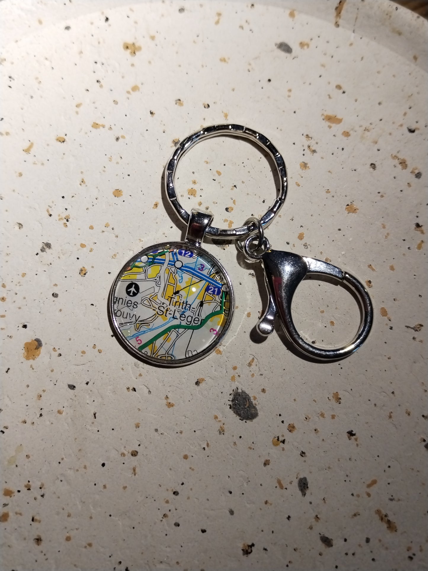 Porte-clefs cabochon 25mm - Recyclage carte routière - TRITH ST LEGER