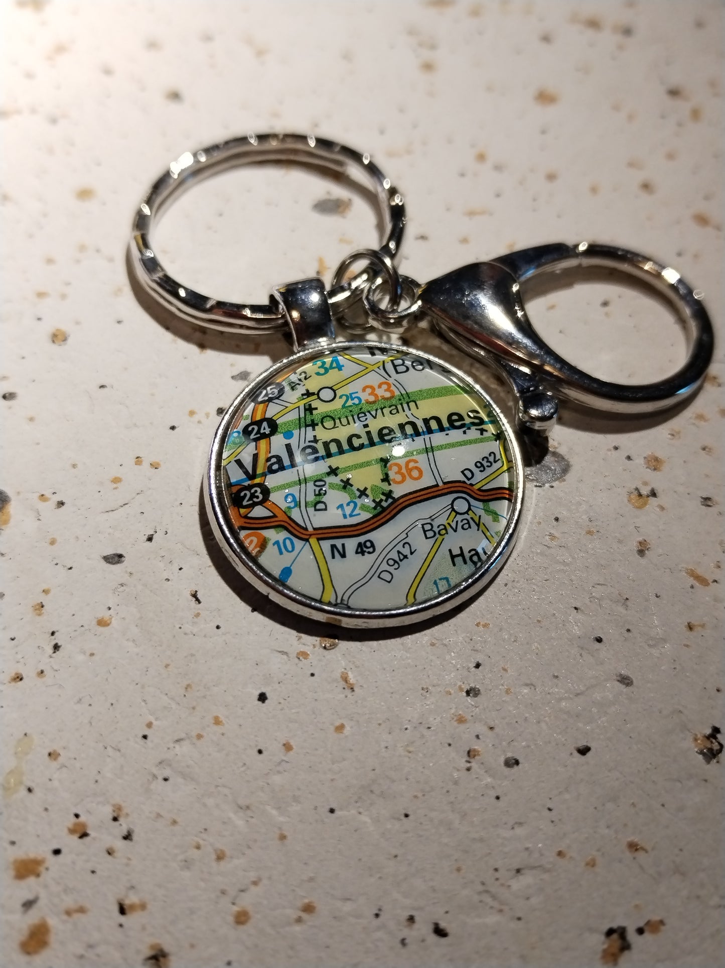 Porte-clefs cabochon 25mm - Recyclage carte routière VALENCIENNES