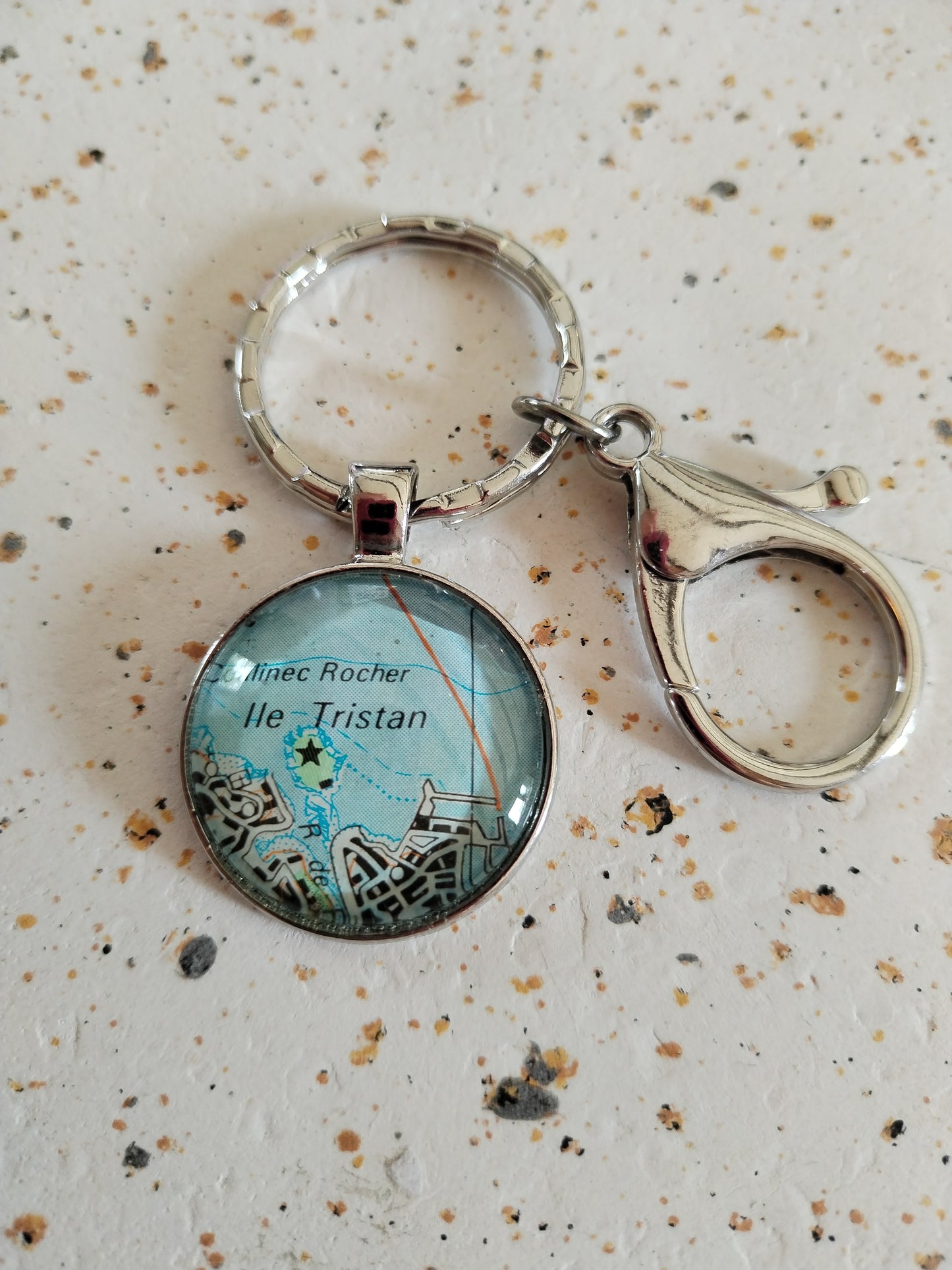 Porte clé recyclage carte routière - Ile Tristan, rocher du coulinec (29) - Finistère