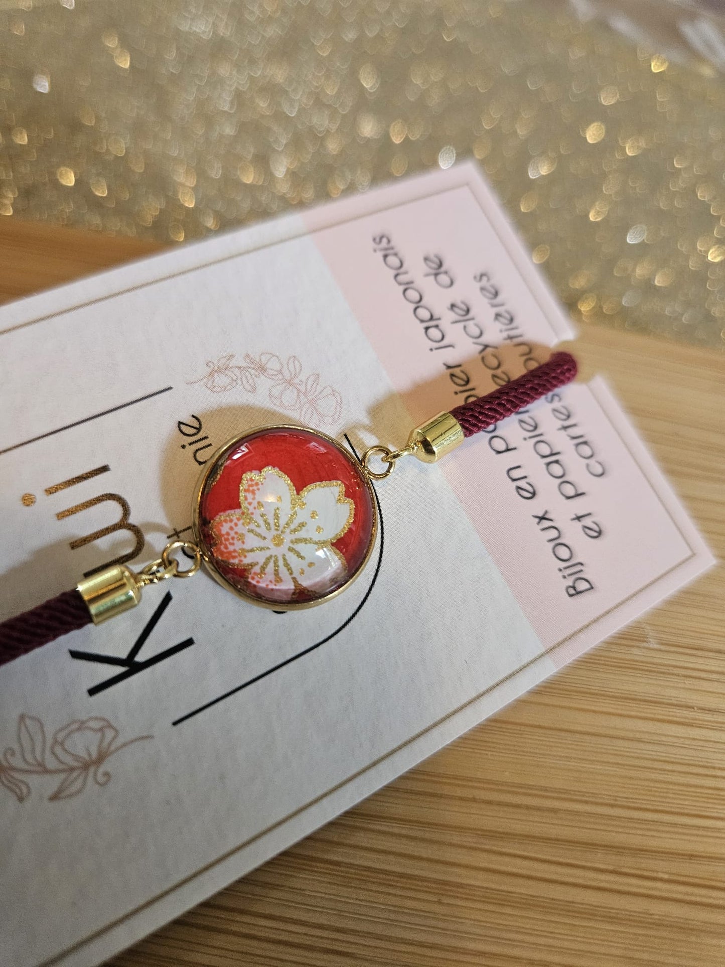 Bracelet réglable en coton bordeaux - cabochon rouge  et fleur