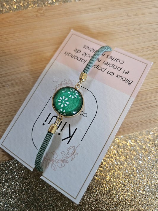 Bracelet réglable en coton vert - cabochon vert et fleur