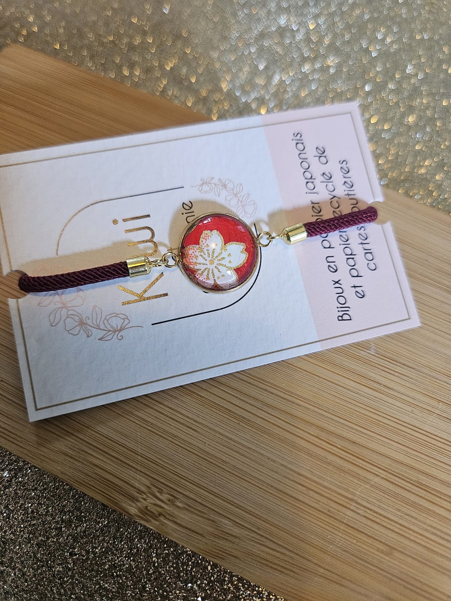 Bracelet réglable en coton bordeaux - cabochon rouge  et fleur