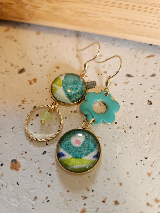 Boucles d'oreilles asymétriques en acier inoxydable– Cabochons 16mm–bleu turquoise et verte