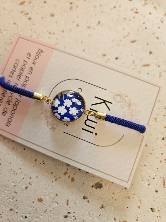 Bracelet réglable en coton bleu marine - cabochon bleu fleur blanche