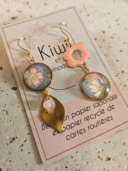 Boucles d'oreilles asymétriques en acier inoxydable doré– Cabochons 16mm bleu ciel