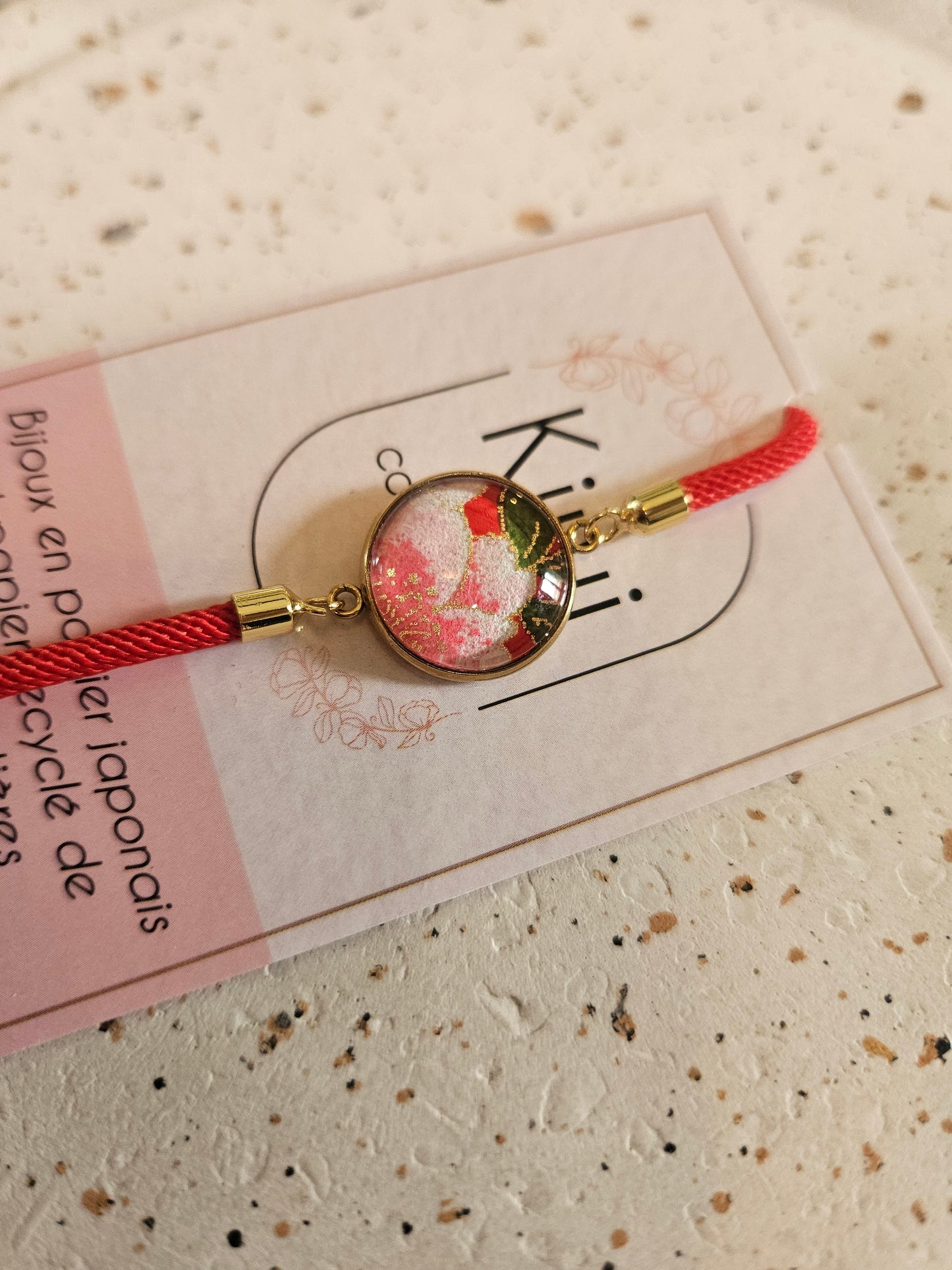 Bracelet réglable en coton rouge - cabochon rouge fleur rose