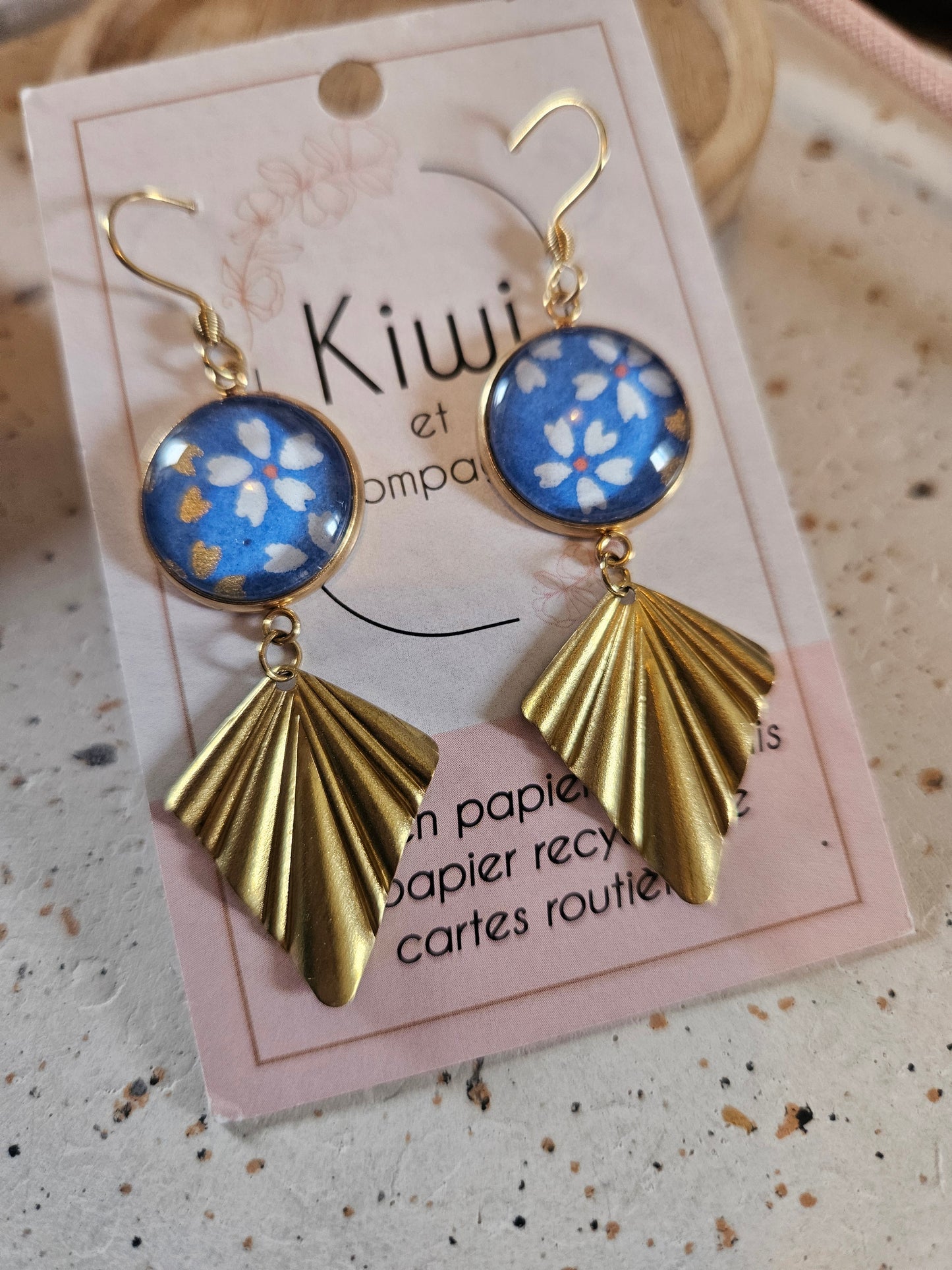 Boucles d'oreilles cabochons ronds 16mm - Acier inoxydable doré - papier japonais bleu floral - breloque losange