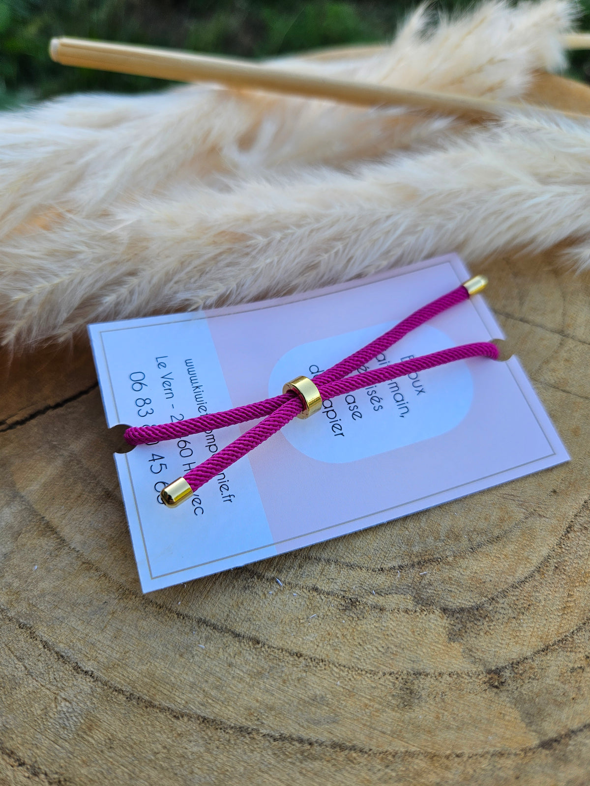 Bracelet réglable en coton rose vif - cabochon rose et blanc -rose- fleur