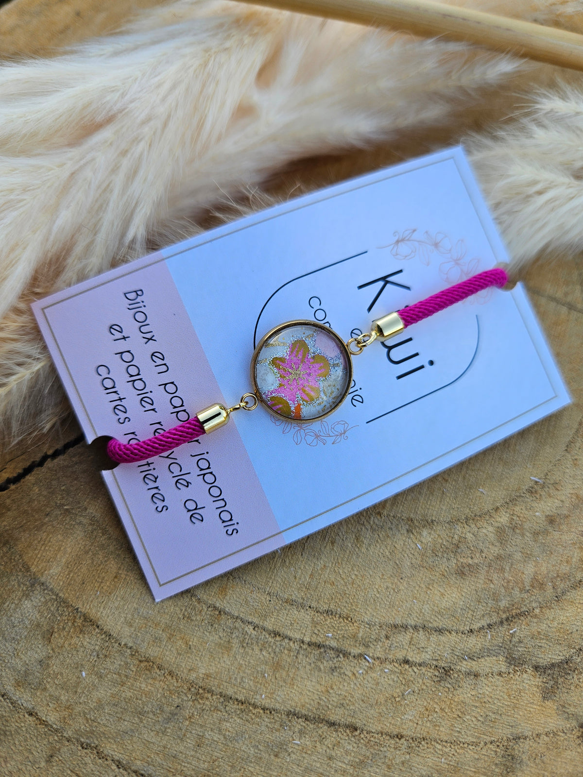 Bracelet réglable en coton rose vif - cabochon rose et blanc -rose- fleur