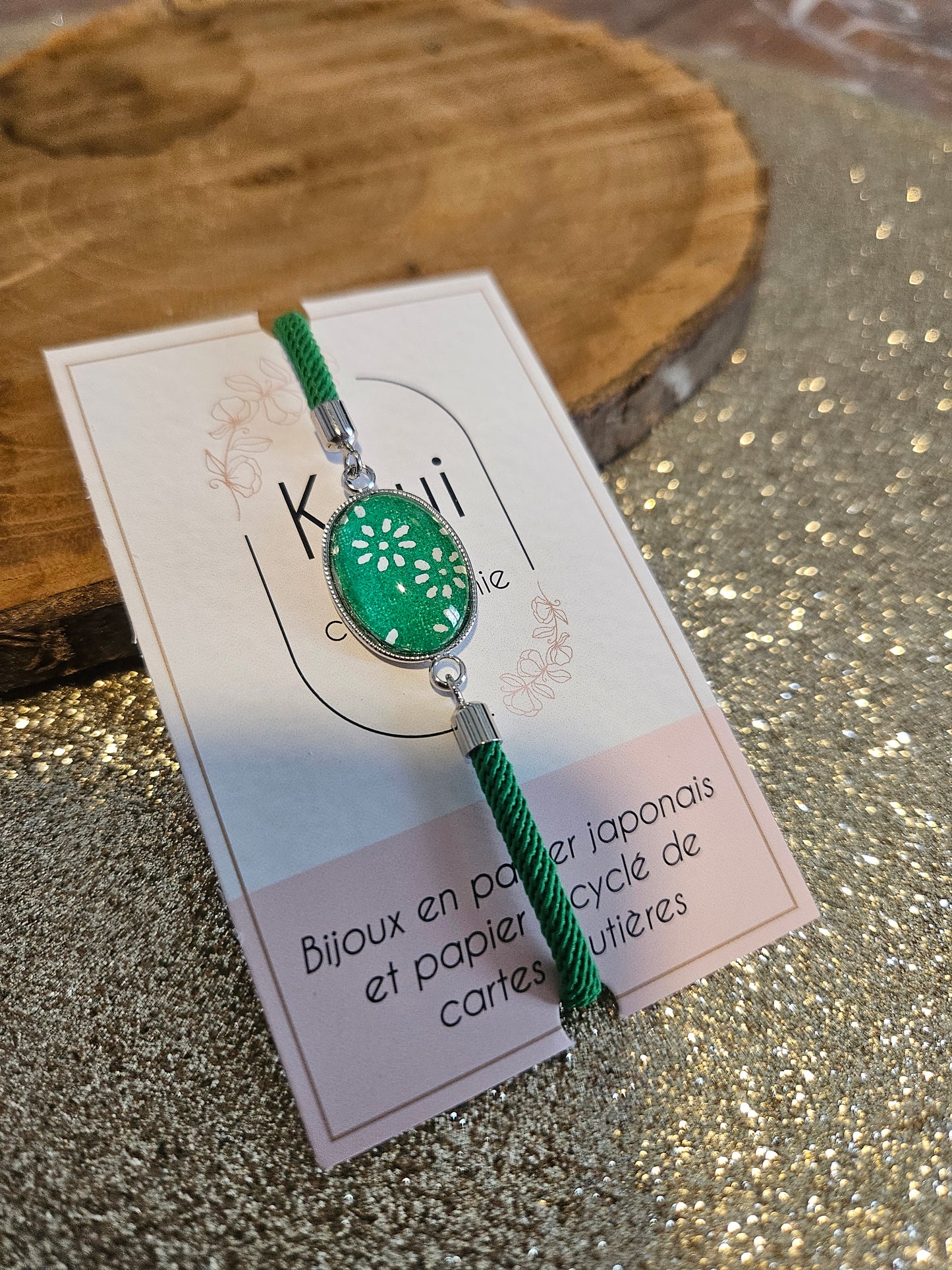 Bracelet réglable en coton vert- cabochon vert -oval-argenté