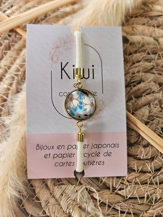 Bracelet blanc et bleu ciel réglable - Fleur romantique