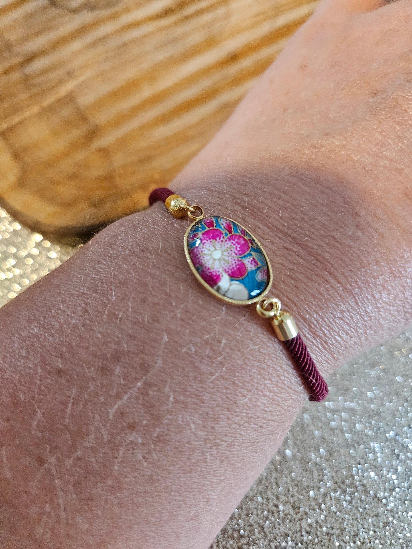 Bracelet réglable en coton bordeaux - cabochon rose feuille -oval-