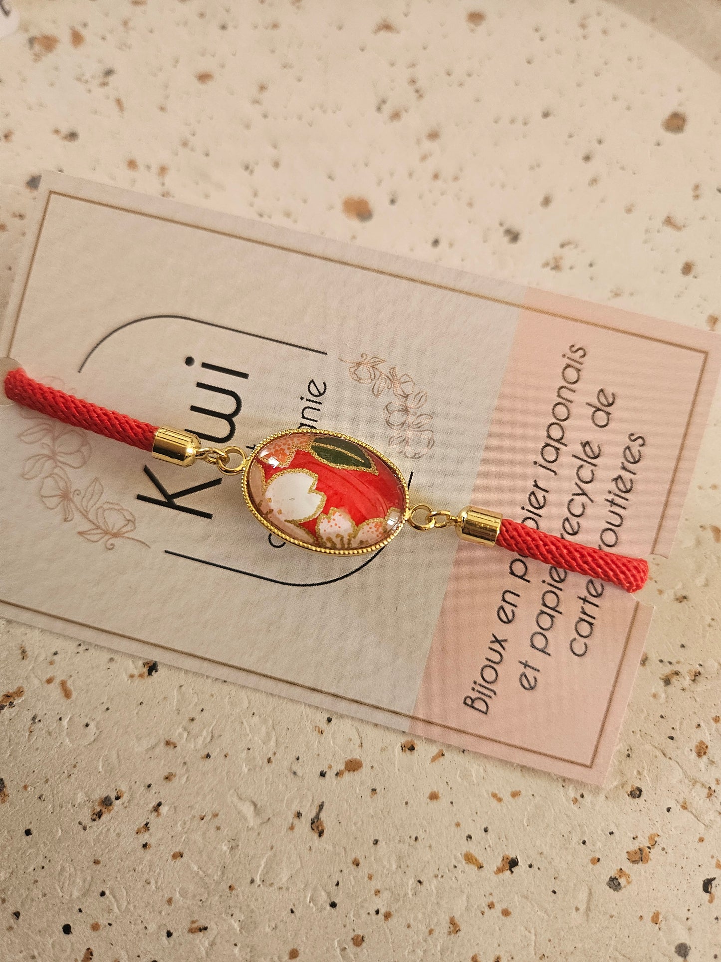 Bracelet réglable en coton rouge - cabochon  oval-rouge