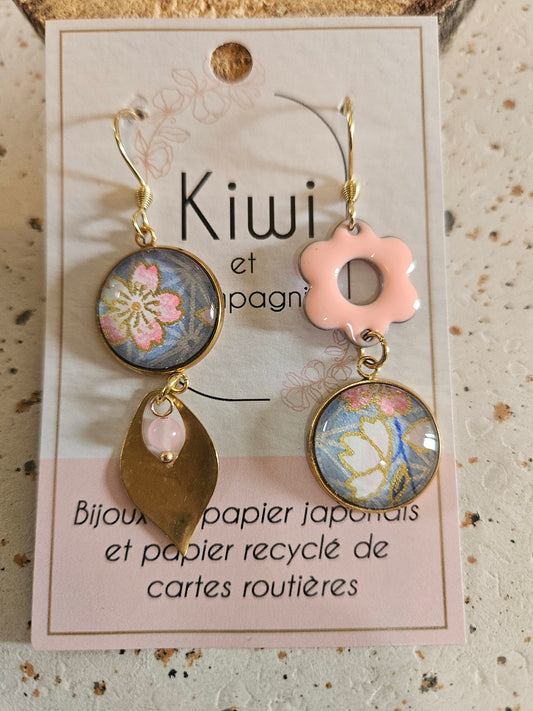 Boucles d'oreilles asymétriques en acier inoxydable doré– Cabochons 16mm bleu ciel