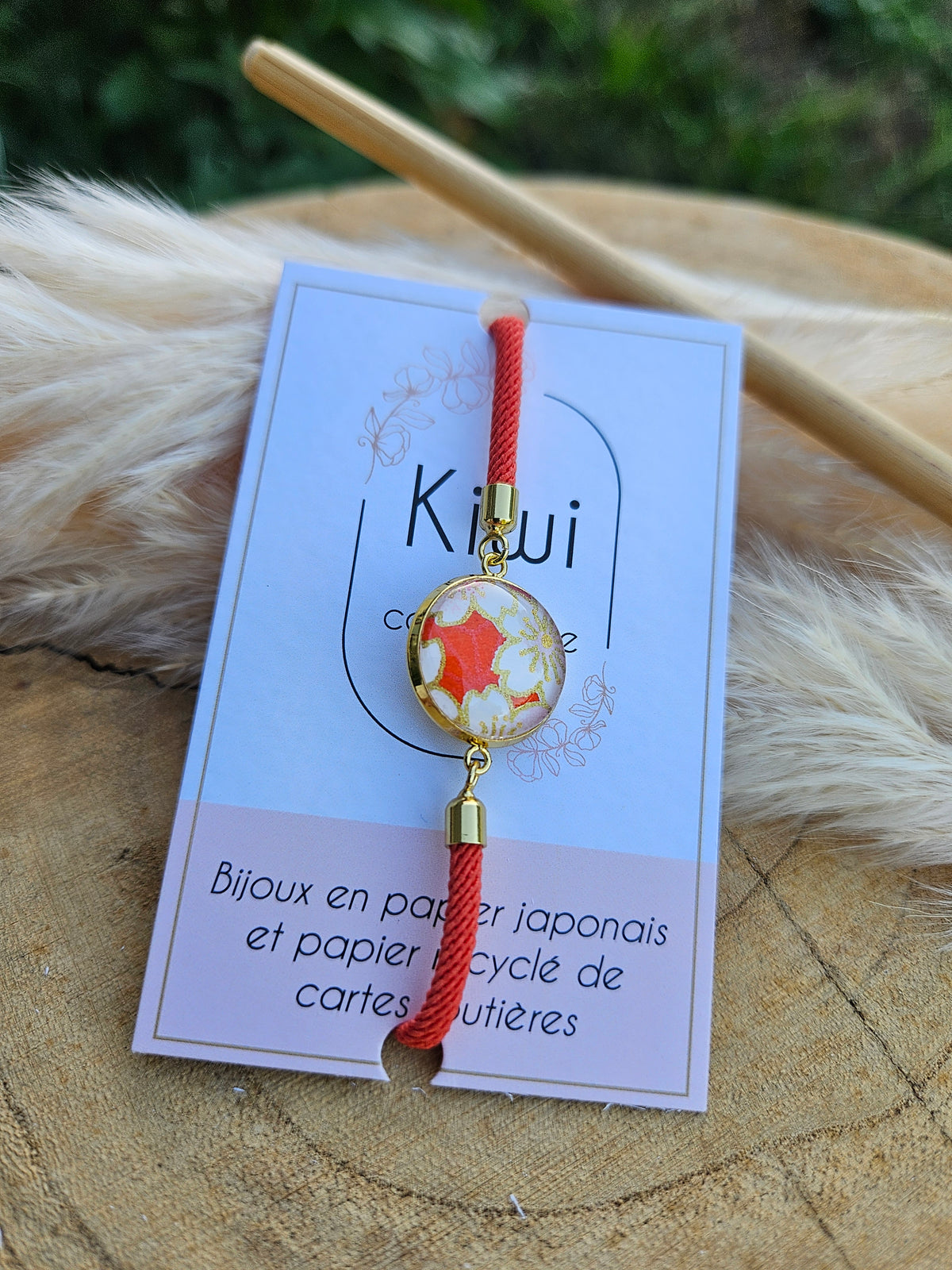 Bracelet réglable en coton orange  - cabochon orange  -fleur blanche
