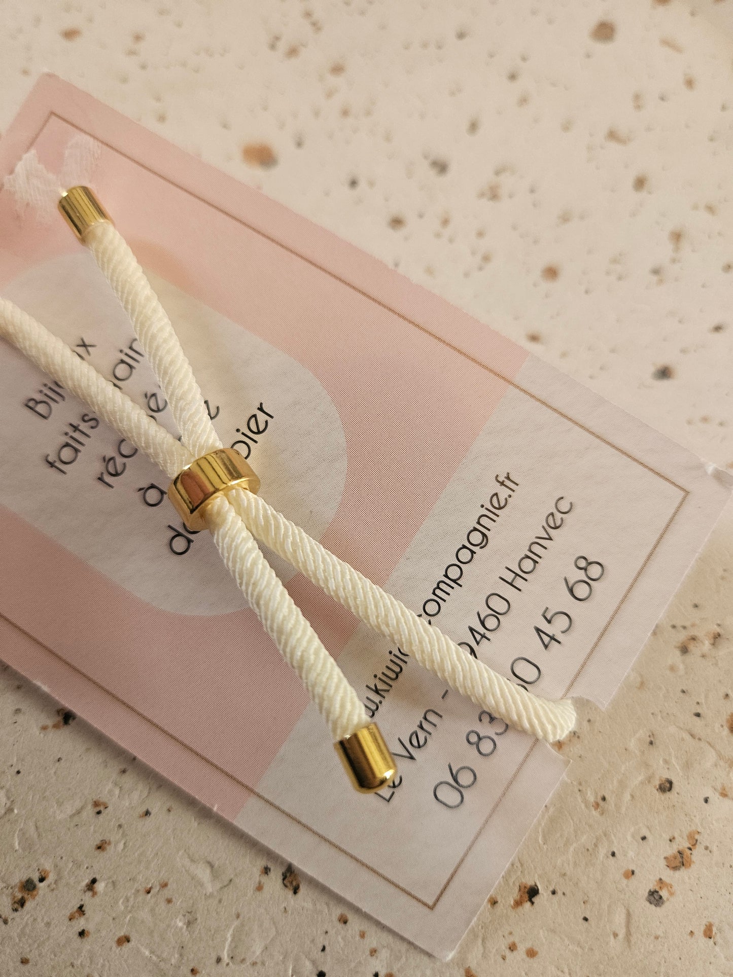 Bracelet réglable en coton creme- cabochon oval-pastel jaune vert