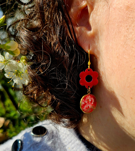Boucles d'oreilles asymétriques en acier inoxydable– Cabochons 16mm–rouge hortensia