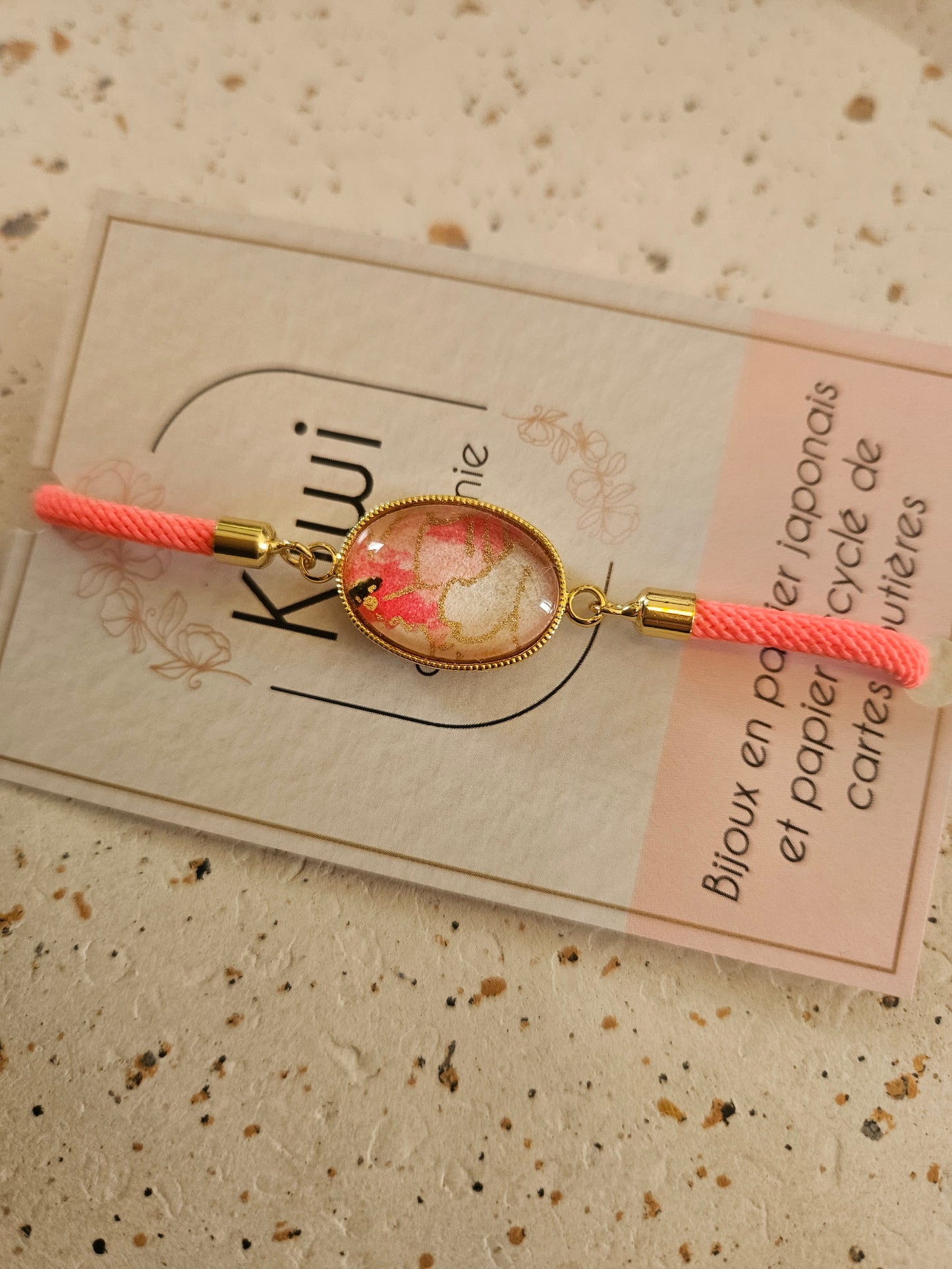 Bracelet réglable en coton rose- cabochon oval-fleur rose