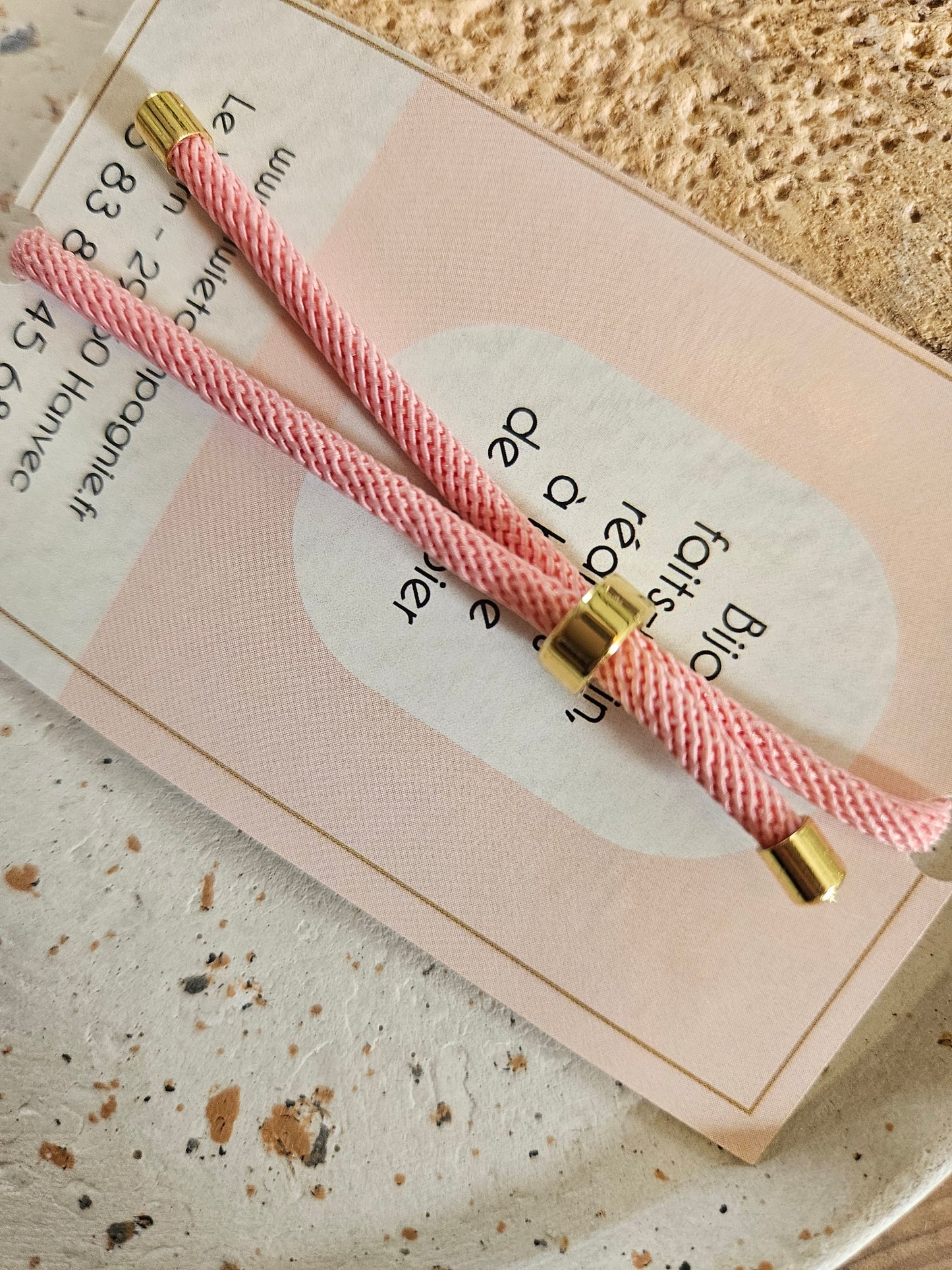 Bracelet réglable en coton rose - cabochon rose fleur blanche