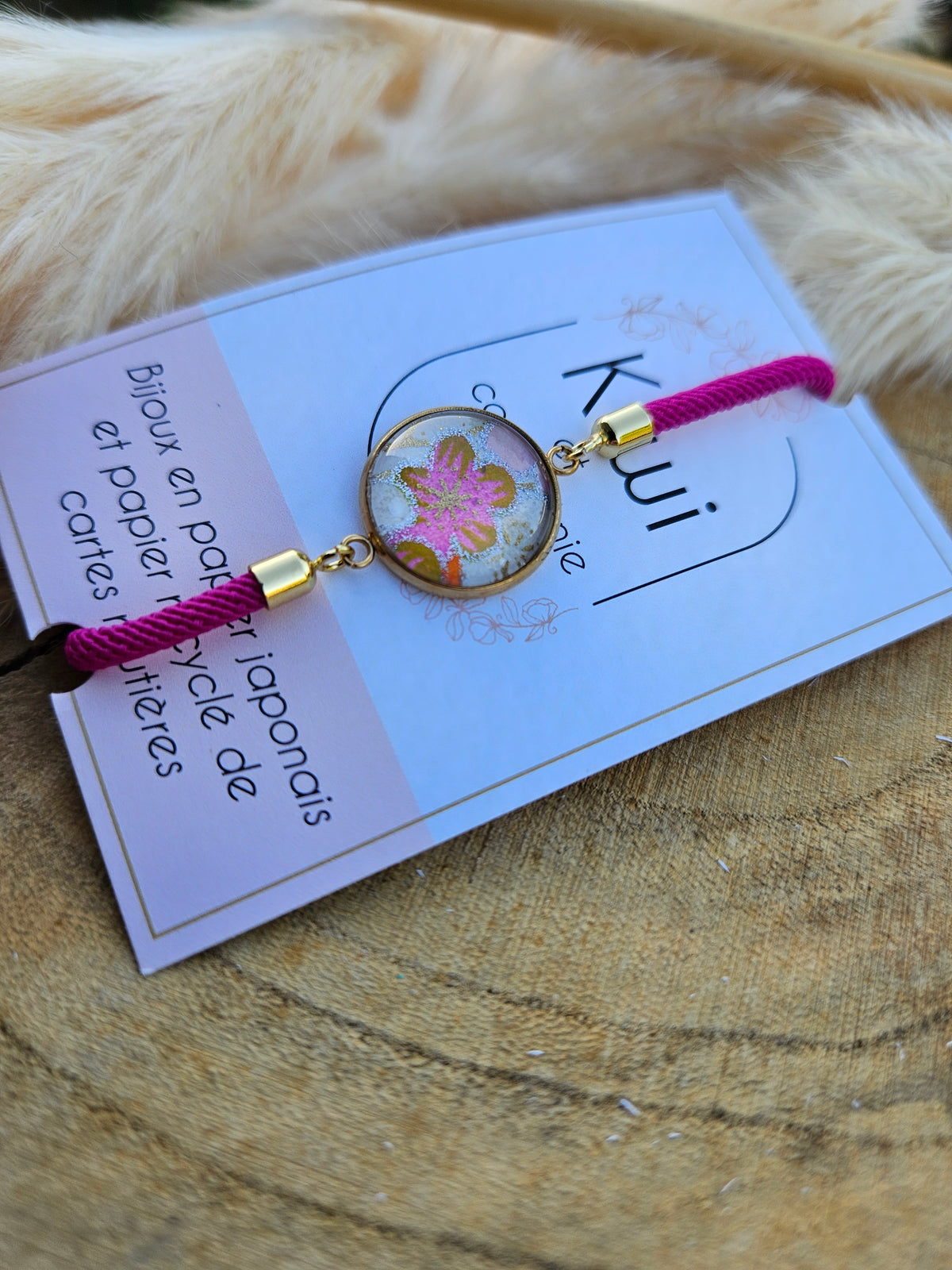 Bracelet réglable en coton rose vif - cabochon rose et blanc -rose- fleur