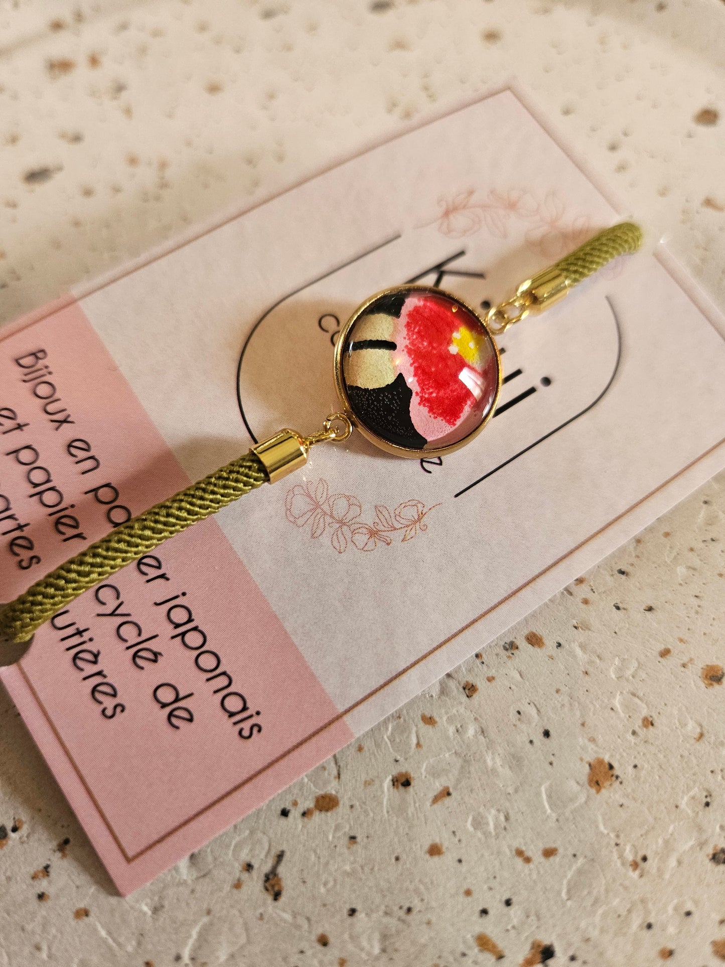 Bracelet réglable en coton vert kaki- cabochon camelia rouge