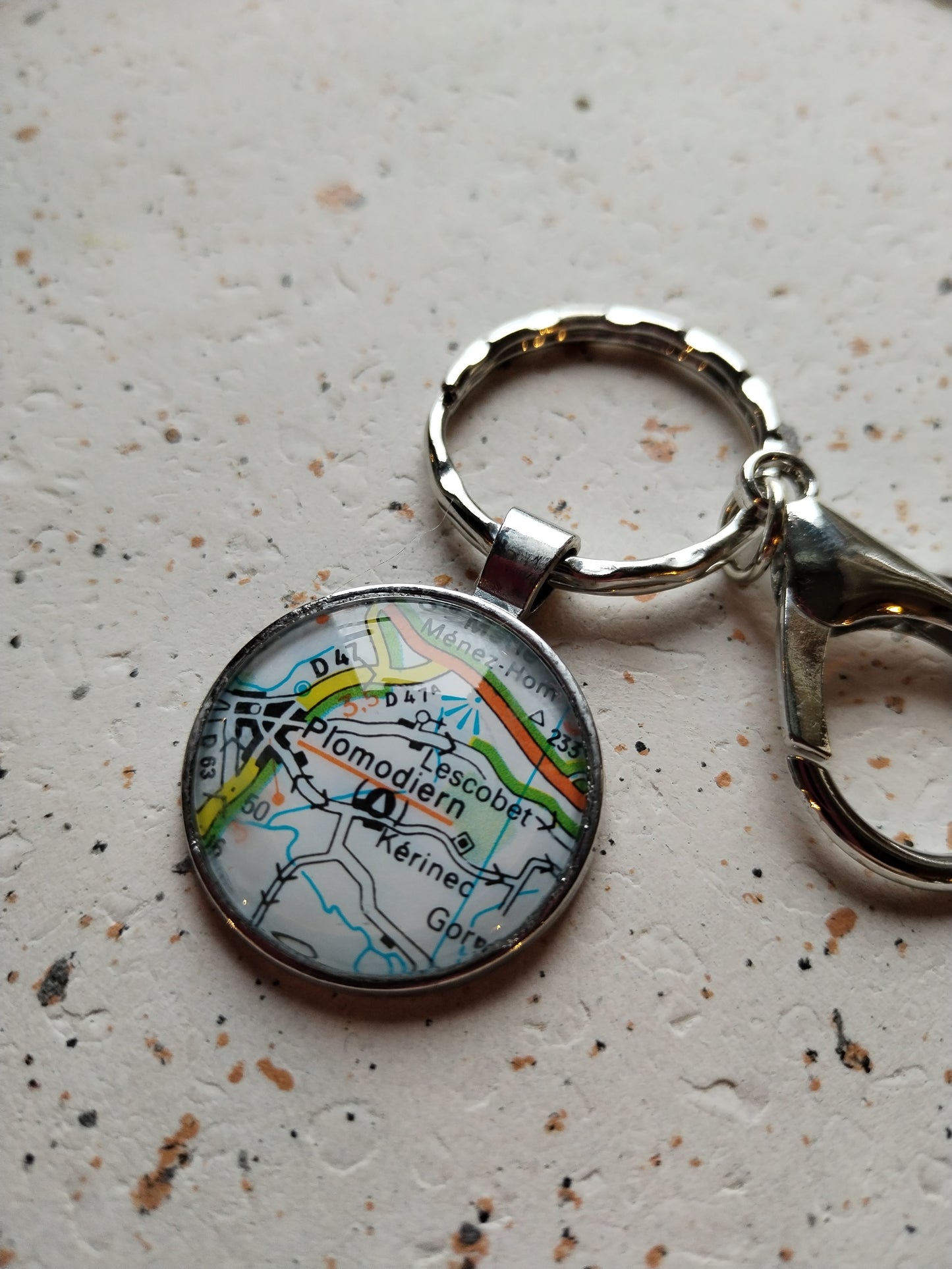 Porte clé recyclage carte routière - plomodiern (29) - Finistère