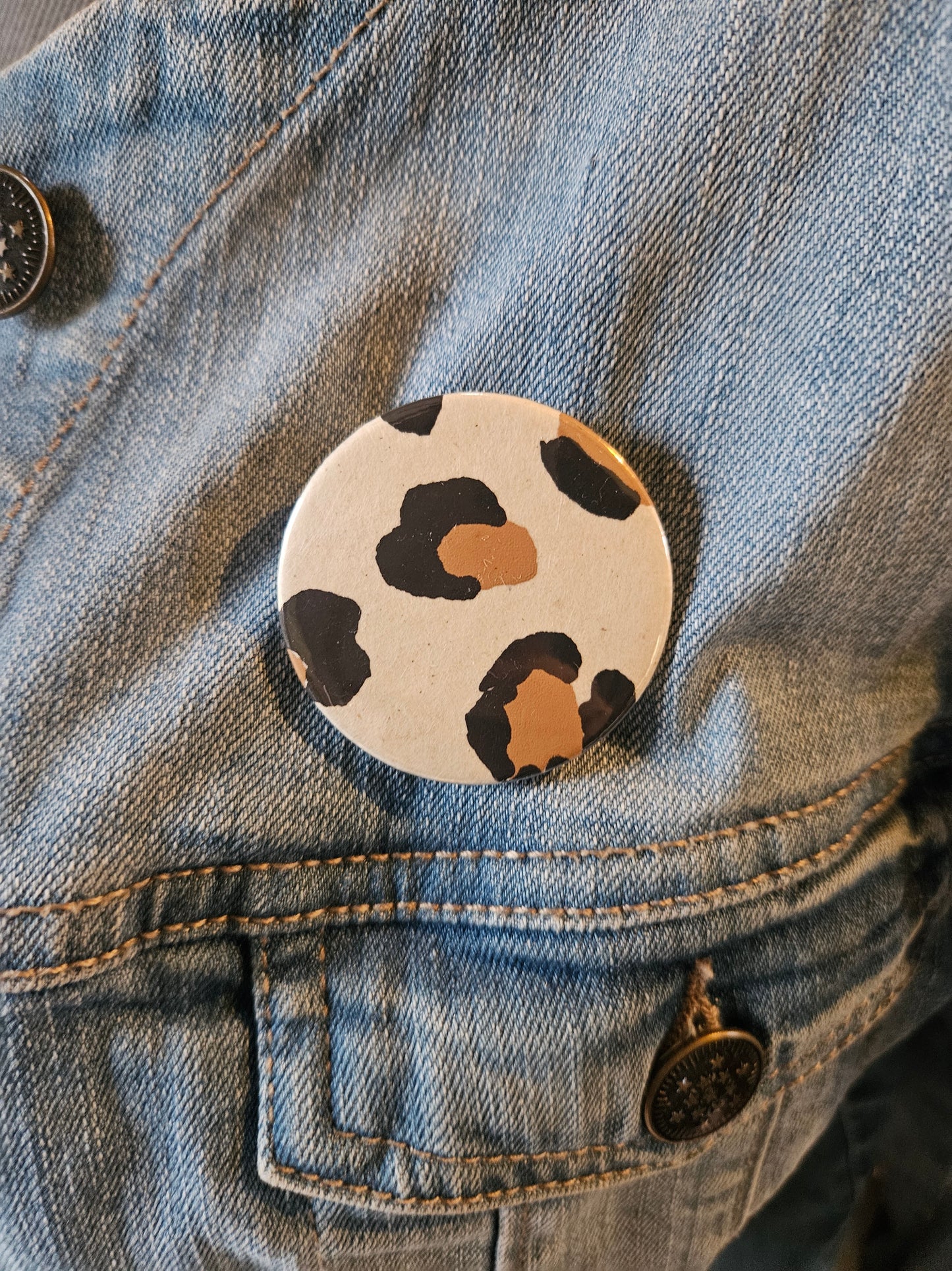 Badge japonais 44 mm – Papier beige léopard |