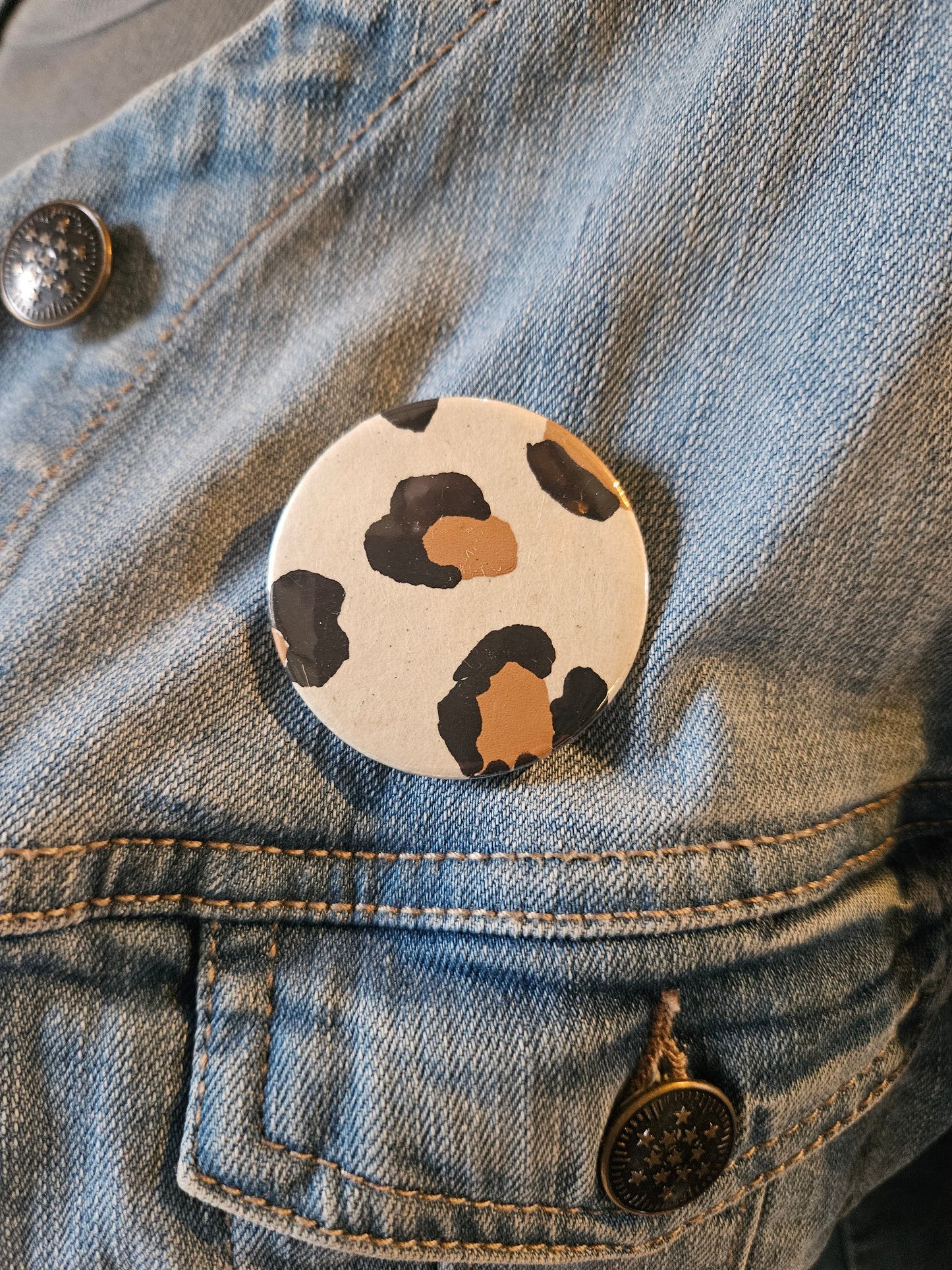 Badge japonais 44 mm – Papier beige léopard |