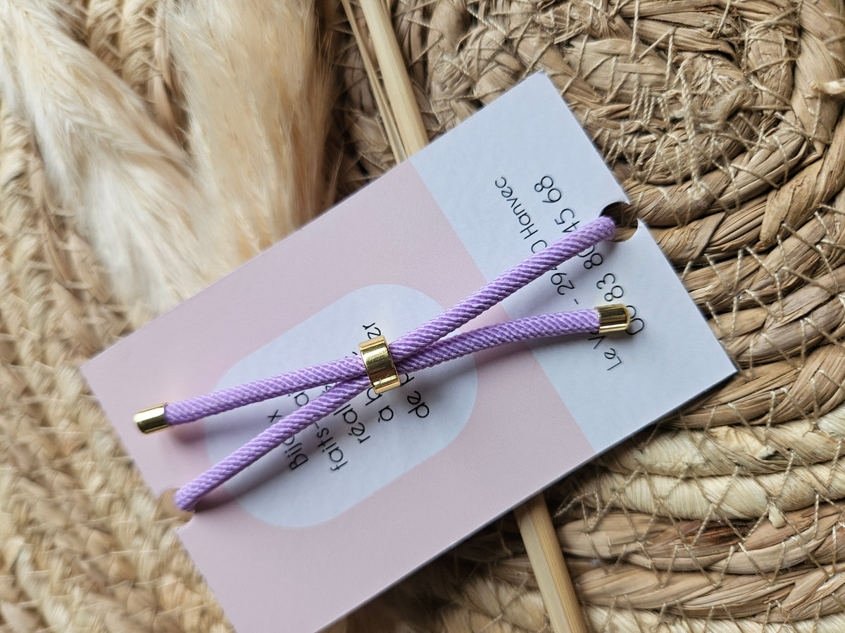 Bracelet mauve réglable et cabochon bleu à fleur violette