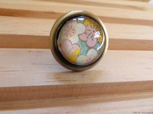 Bague ajustable ronde cabochon 20mm - Métal bronze - papier japonais bleu clair fleur blanche