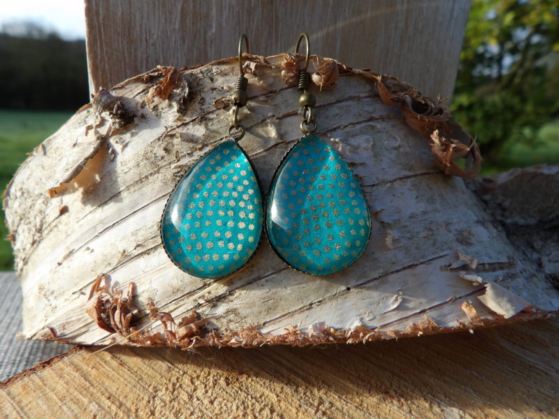 Boucles d'oreilles pendantes goutte 18x25mm - Bronze -  Pois doré fond turquoise
