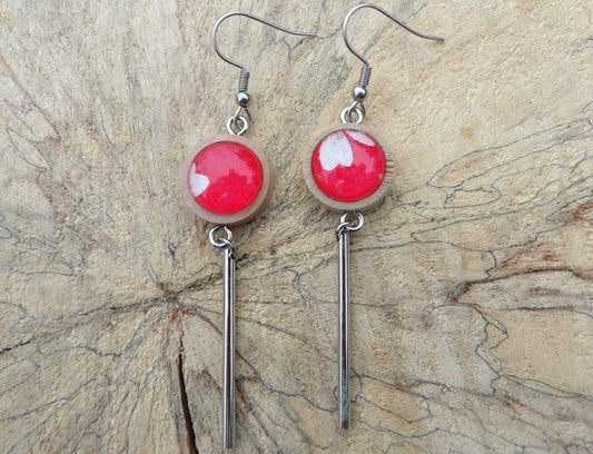 Boucles-doreilles-support-bois-15mm-avec-tube-métal-papier-japonais-floral-blanc-fond-magenta