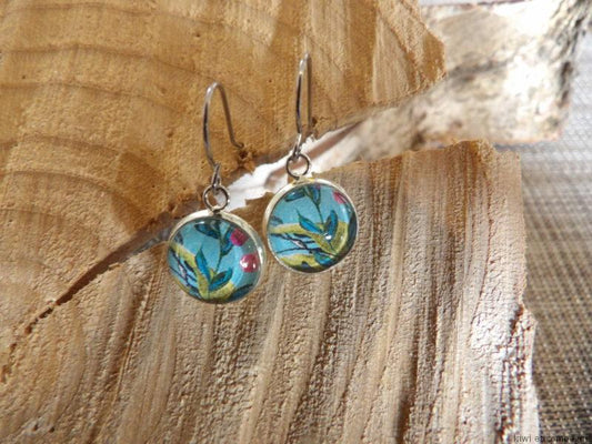 Boucles d'oreilles courtes - acier inoxydable - cabochons ronds 12mm - feuilles, fleurs et ciel bleu