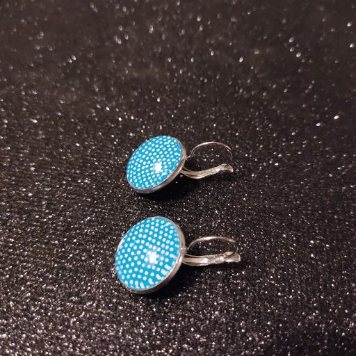 Boucles d'oreilles dormeuses rondes 20mm - Métal argenté - Pois blanc fond bleu